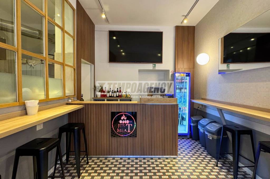 negozio in vendita a Milano in zona Sant'Ambrogio
