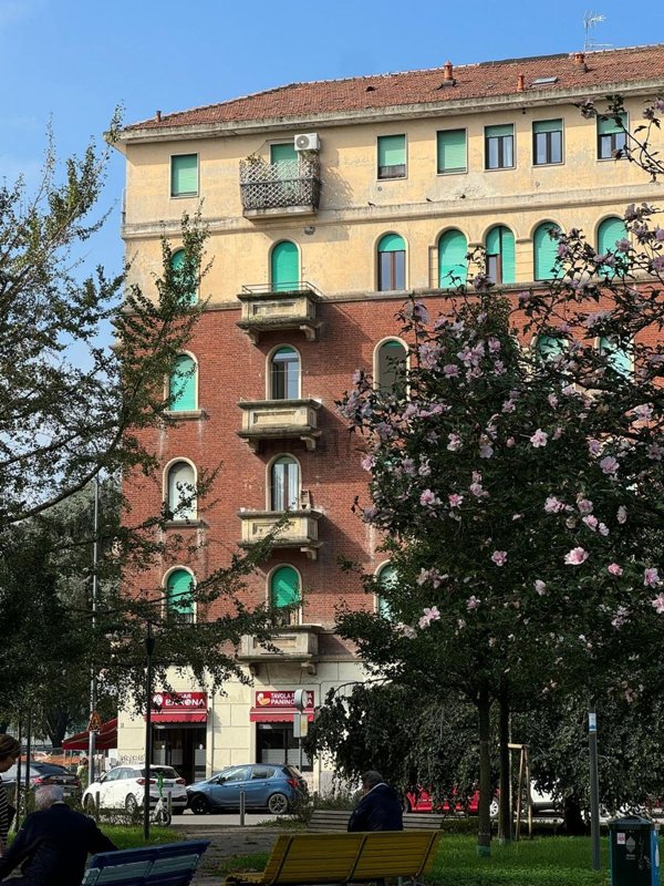 appartamento in vendita a Milano in zona Famagosta
