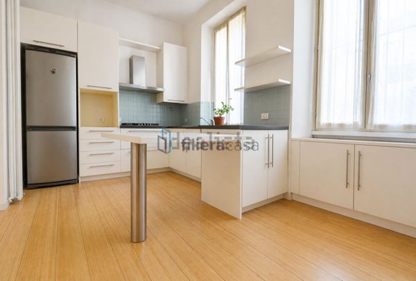 appartamento in vendita a Milano in zona Porta Genova