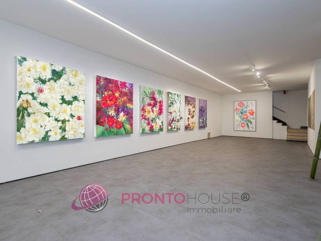 negozio in vendita a Milano in zona Centro Direzionale