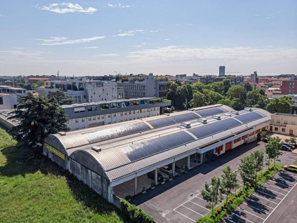 negozio in vendita a Milano in zona Adriano