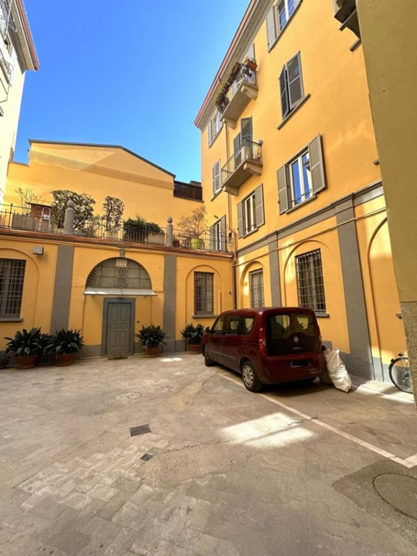ufficio in vendita a Milano in zona Porta Vittoria