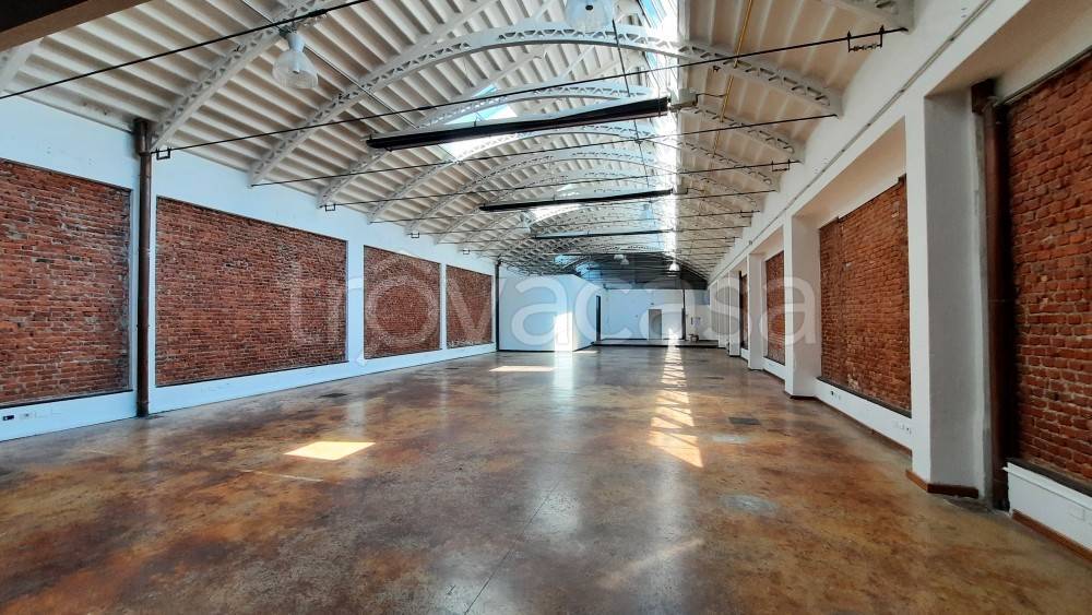 locale commerciale in vendita a Milano