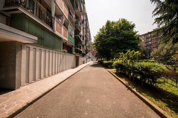 appartamento in vendita a Milano in zona Quartiere degli Olmi