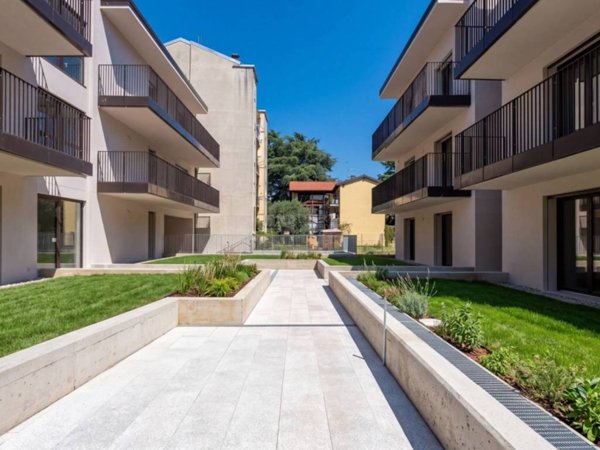 appartamento in vendita a Milano in zona Baggio