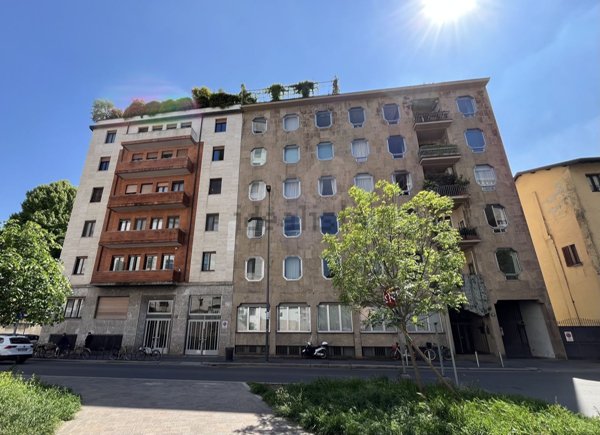 appartamento in vendita a Milano in zona Guastalla