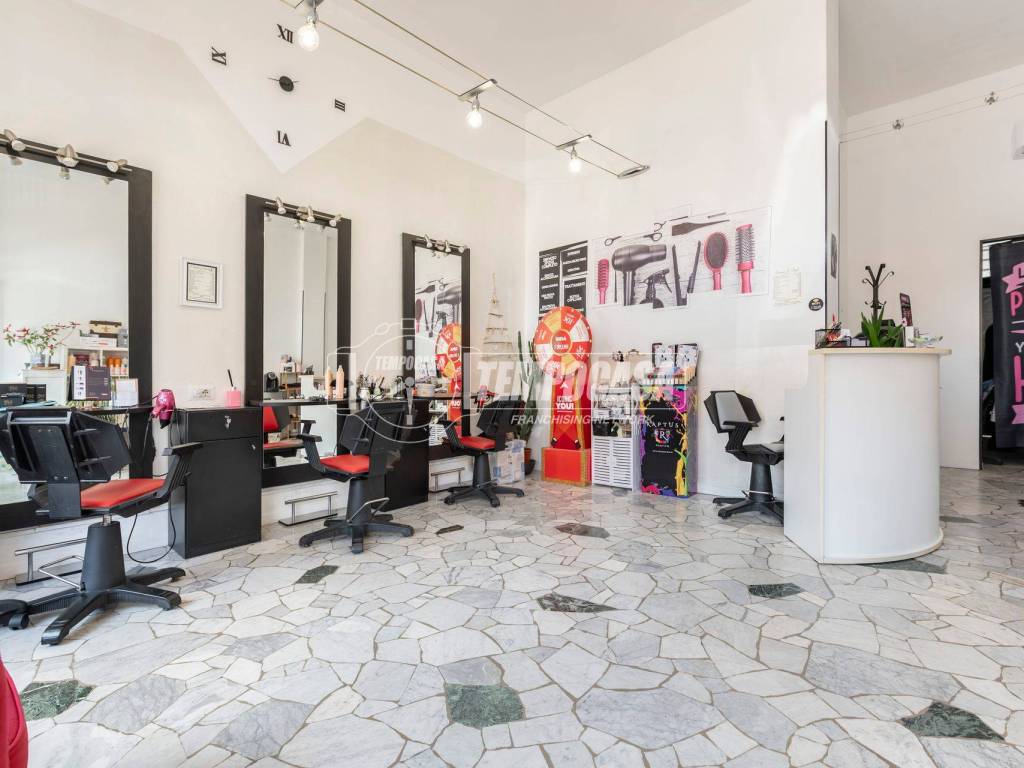 negozio in vendita a Milano in zona Crescenzago