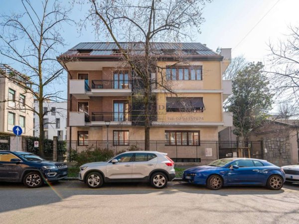appartamento in vendita a Milano in zona Sempione