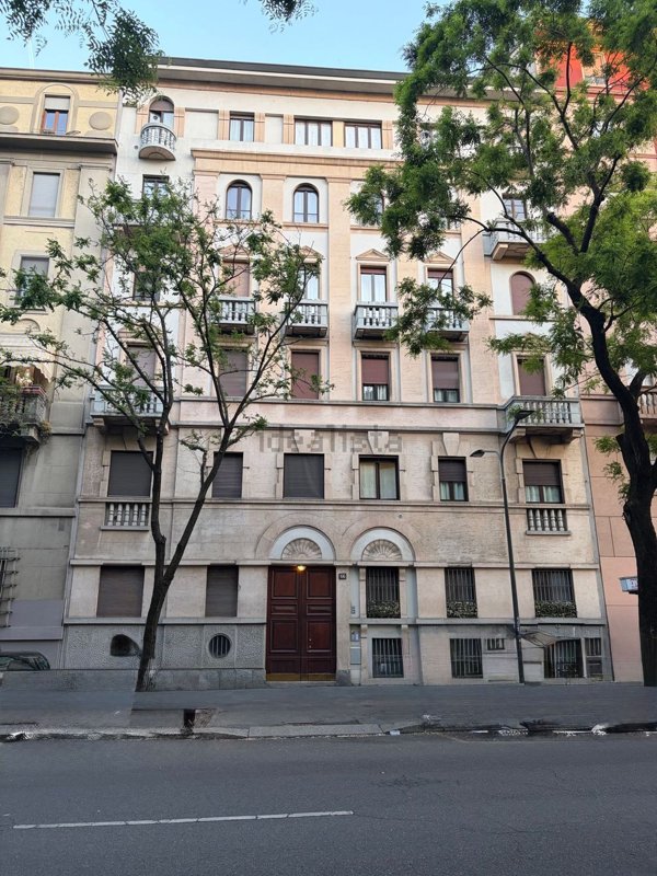 appartamento in vendita a Milano in zona Bullona