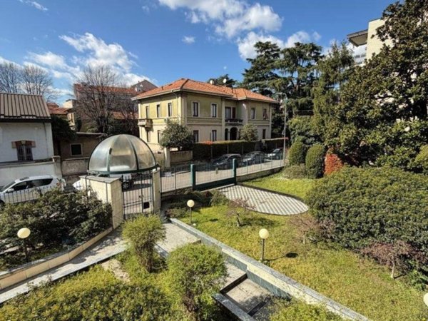 appartamento in vendita a Milano in zona Baggio