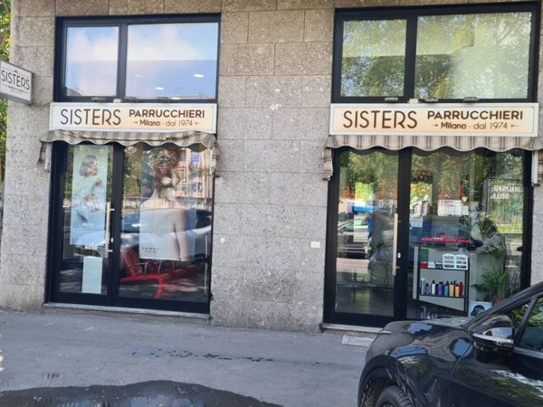 negozio in vendita a Milano in zona Famagosta