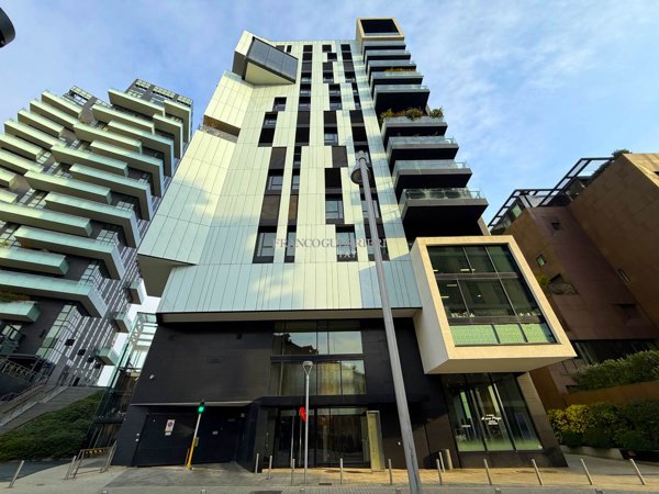 appartamento in vendita a Milano in zona Porta Nuova