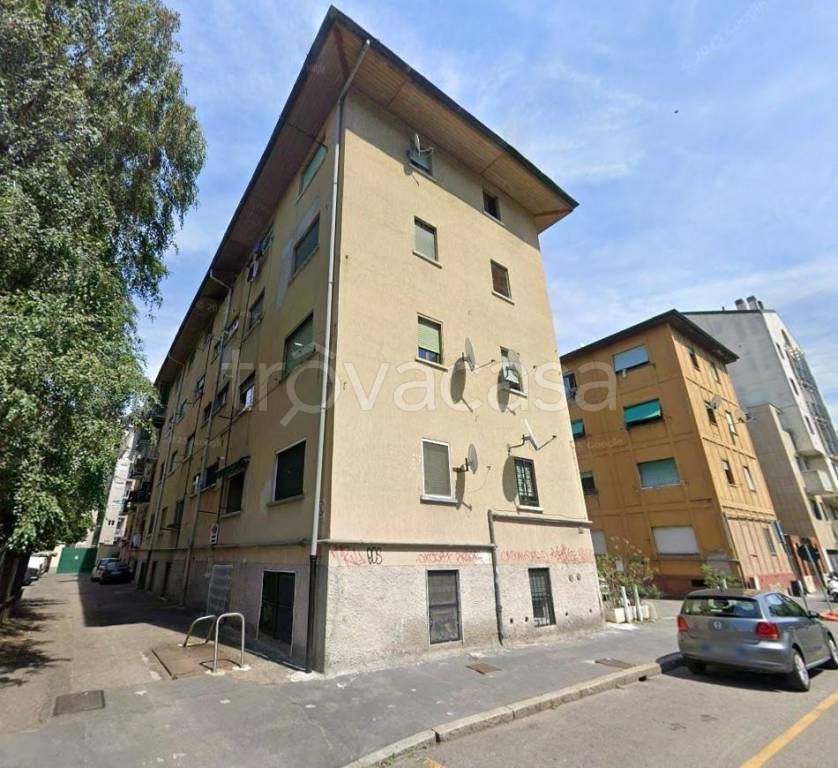negozio in vendita a Milano in zona San Siro