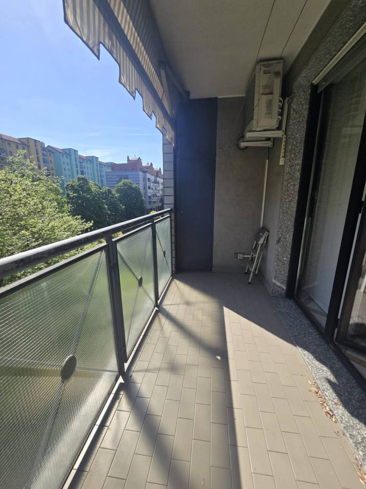 appartamento in vendita a Milano in zona Baggio