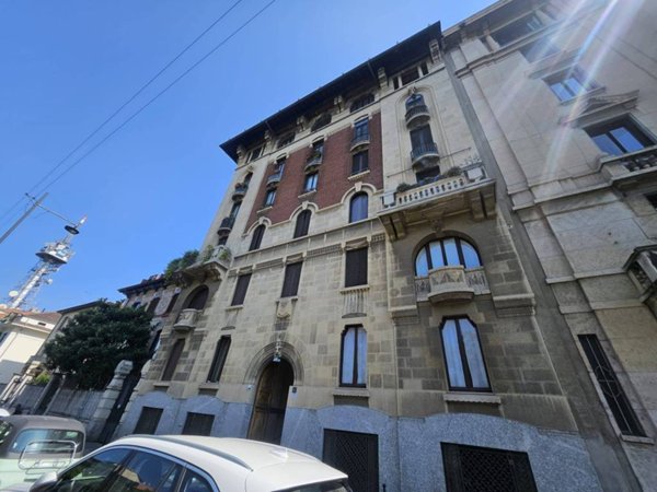 appartamento in vendita a Milano in zona Sempione