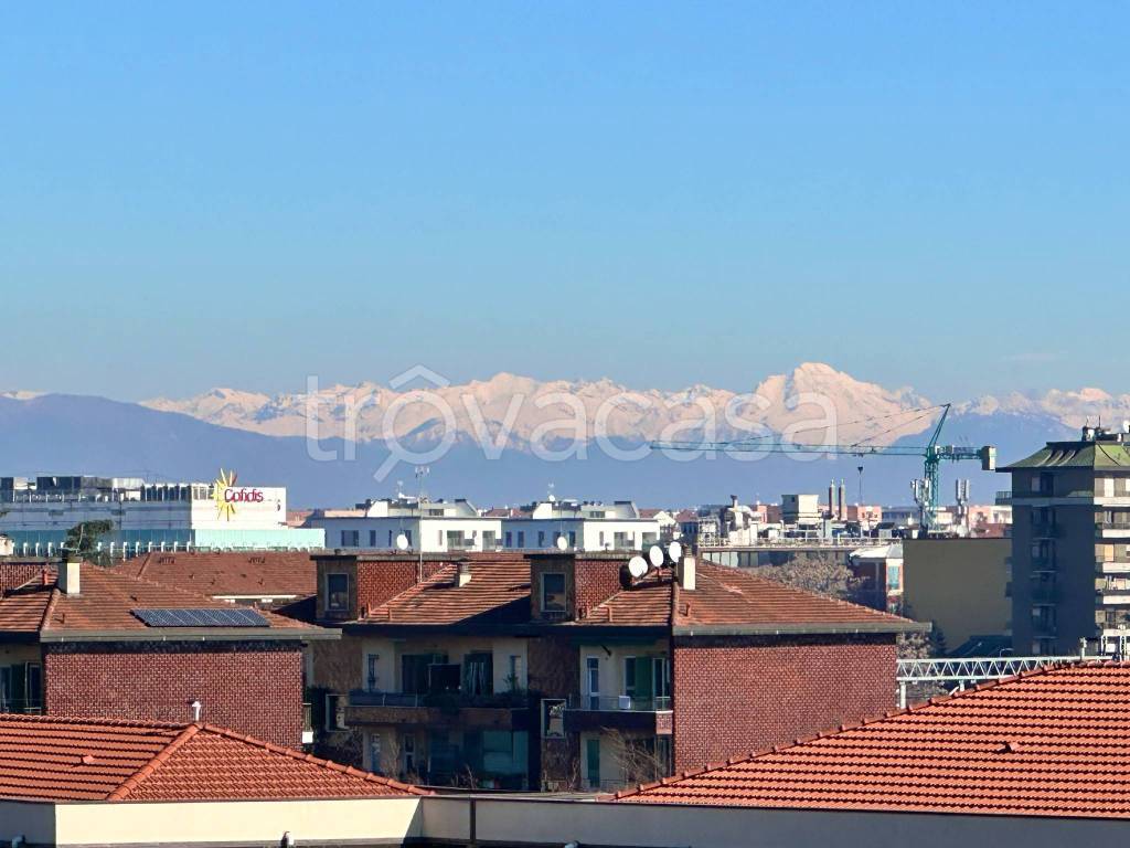 appartamento in vendita a Milano in zona Forlanini