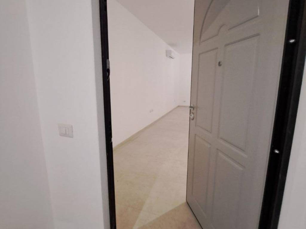 locale commerciale in vendita a Milano in zona Precotto