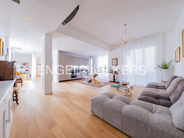 appartamento in vendita a Milano in zona Guastalla