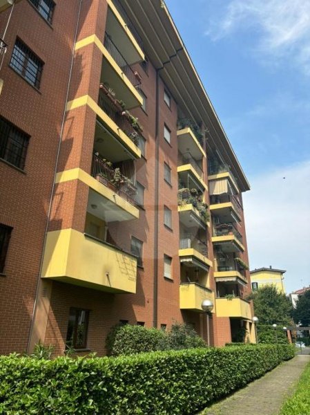 appartamento in vendita a Milano in zona Gallaratese