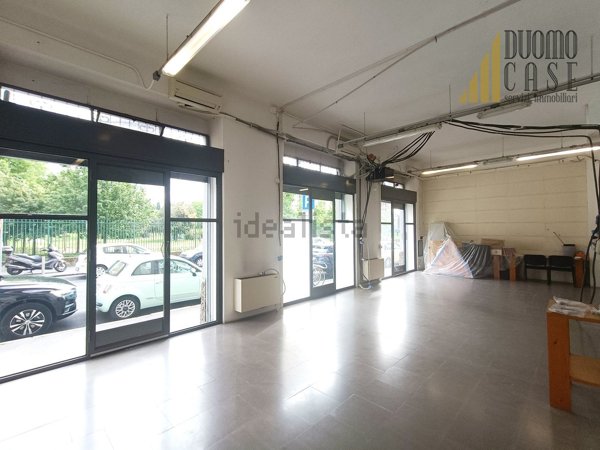 ufficio in vendita a Milano in zona Piazzale Lodi