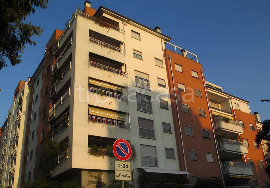 appartamento in vendita a Milano in zona Quarto Oggiaro
