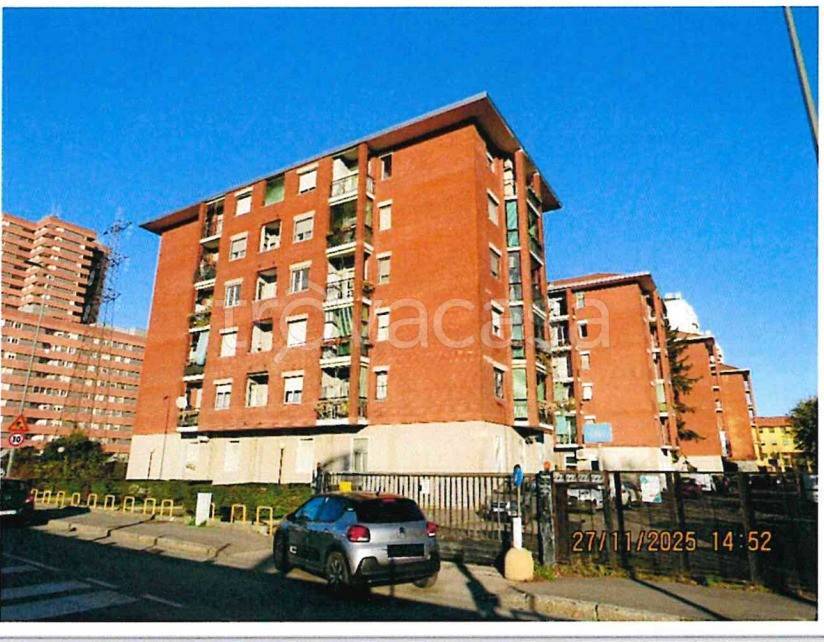 appartamento in vendita a Milano in zona Adriano