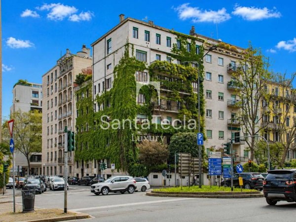 appartamento in vendita a Milano in zona Porta Monforte
