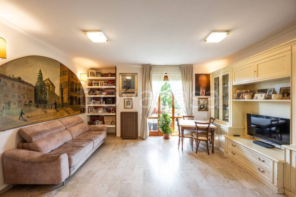 appartamento in vendita a Milano in zona Famagosta