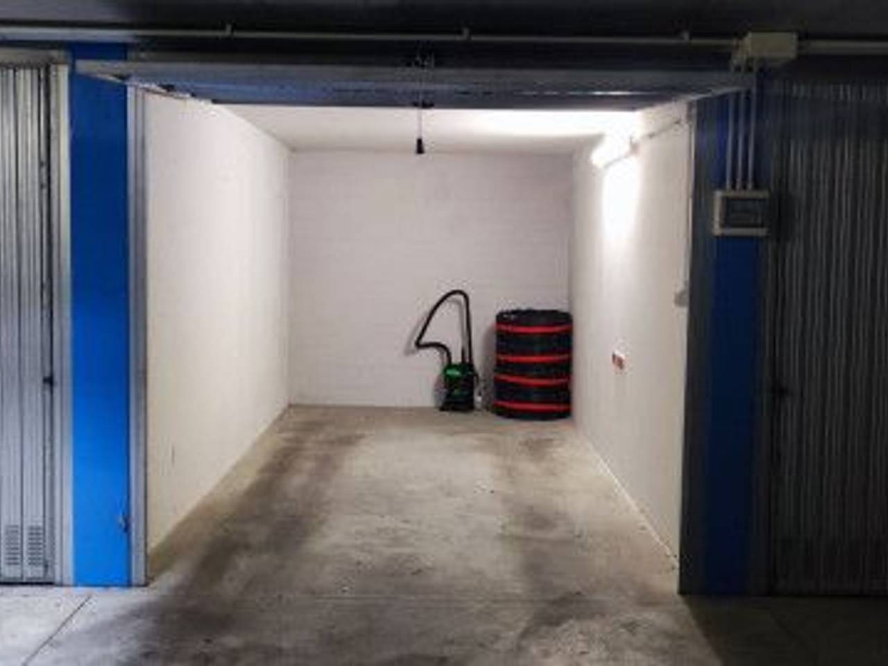 negozio in vendita a Milano in zona Baggio