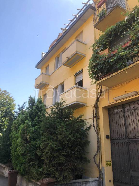 appartamento in vendita a Milano in zona Dergano