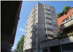 negozio in vendita a Milano in zona Cascina dei Pomi