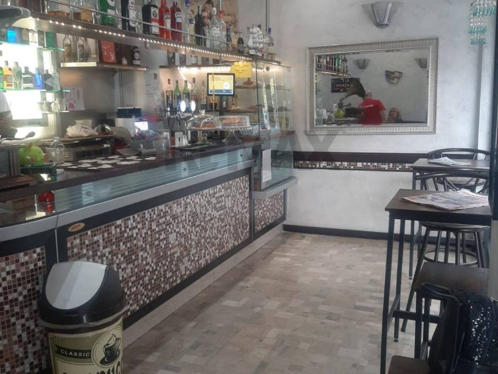 negozio in vendita a Milano in zona Lorenteggio