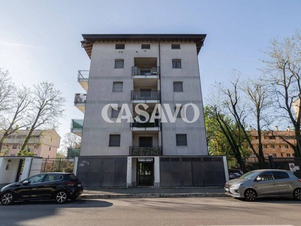 appartamento in vendita a Milano in zona Baggio