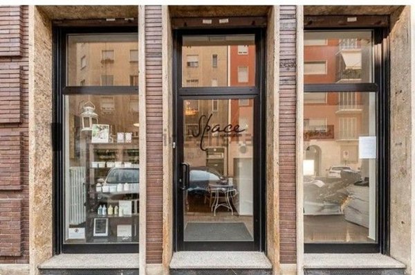 negozio in vendita a Milano in zona Solari