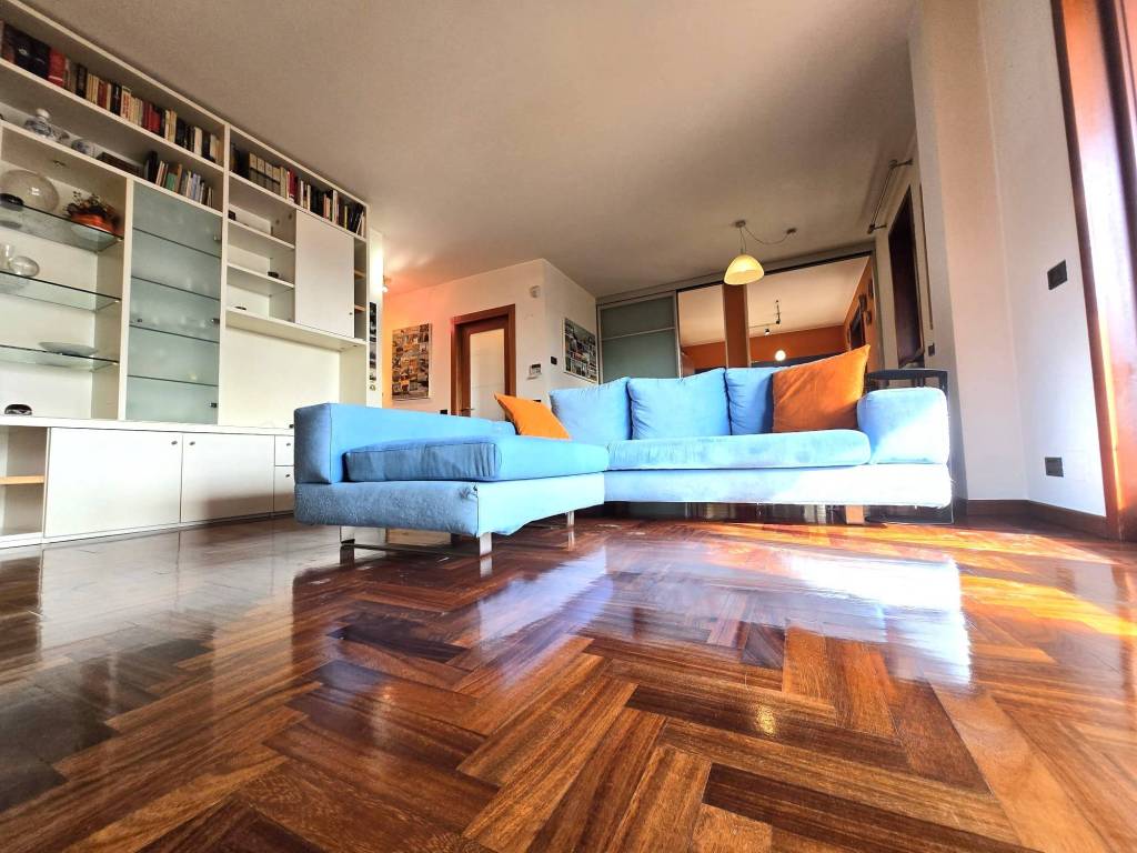 appartamento in vendita a Milano in zona Vigentino