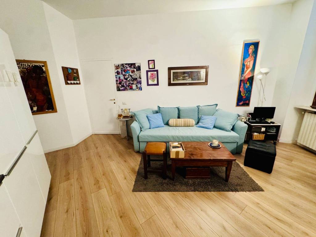appartamento in vendita a Milano in zona Porta Genova