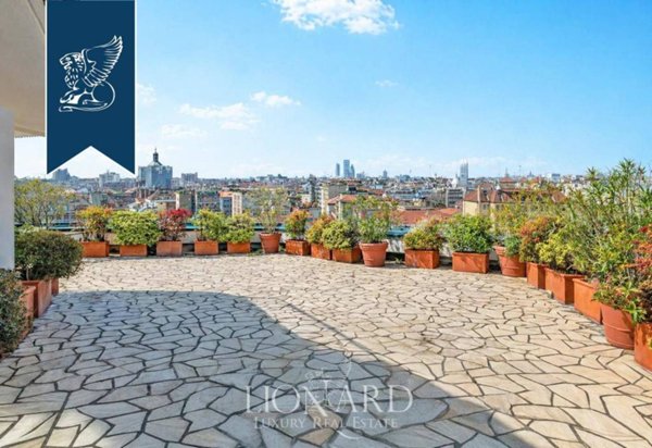 appartamento in vendita a Milano in zona Porta Nuova