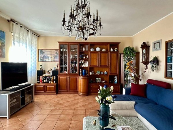 appartamento in vendita a Milano in zona Baggio