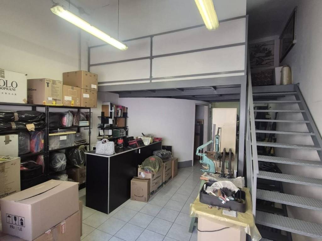 negozio in vendita a Milano in zona Affori