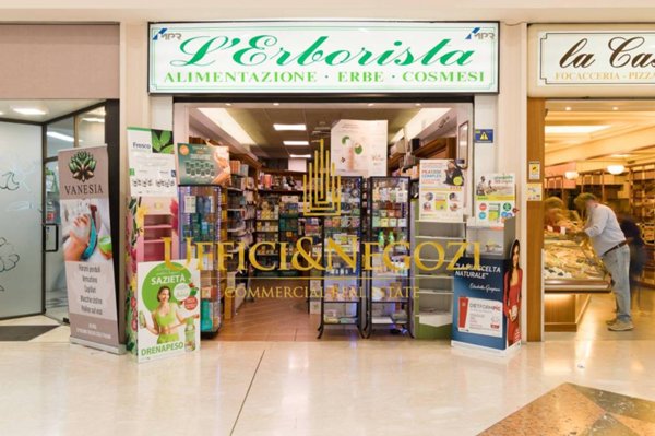 negozio in vendita a Milano in zona Gallaratese