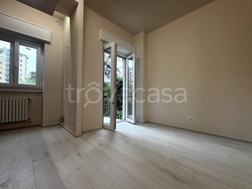 appartamento in vendita a Milano in zona Lorenteggio