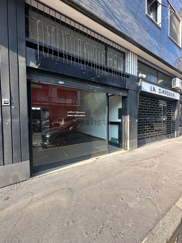 negozio in vendita a Milano in zona Stadera