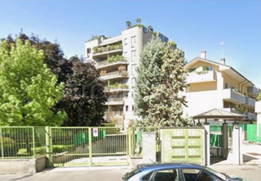 appartamento in vendita a Milano in zona Cascina dei Pomi