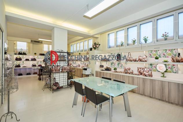 negozio in vendita a Milano in zona Stazione Centrale