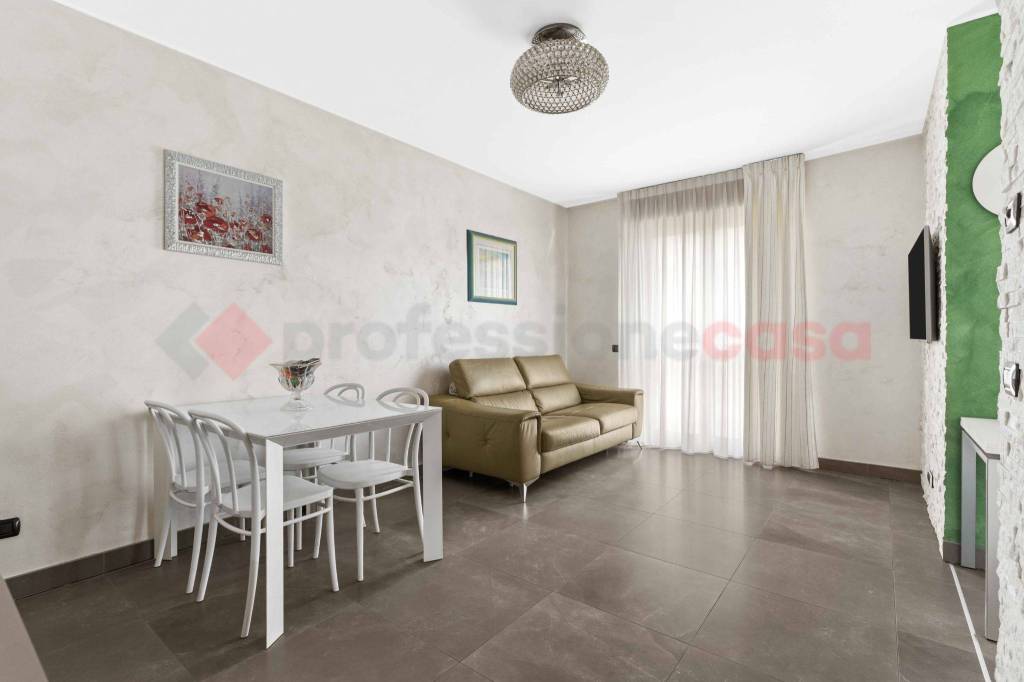appartamento in vendita a Milano in zona Famagosta