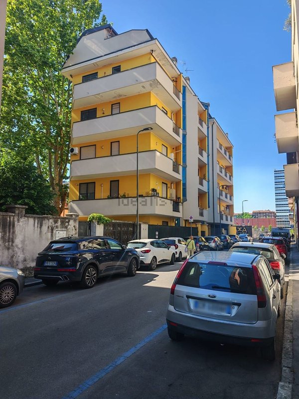 appartamento in vendita a Milano in zona Affori
