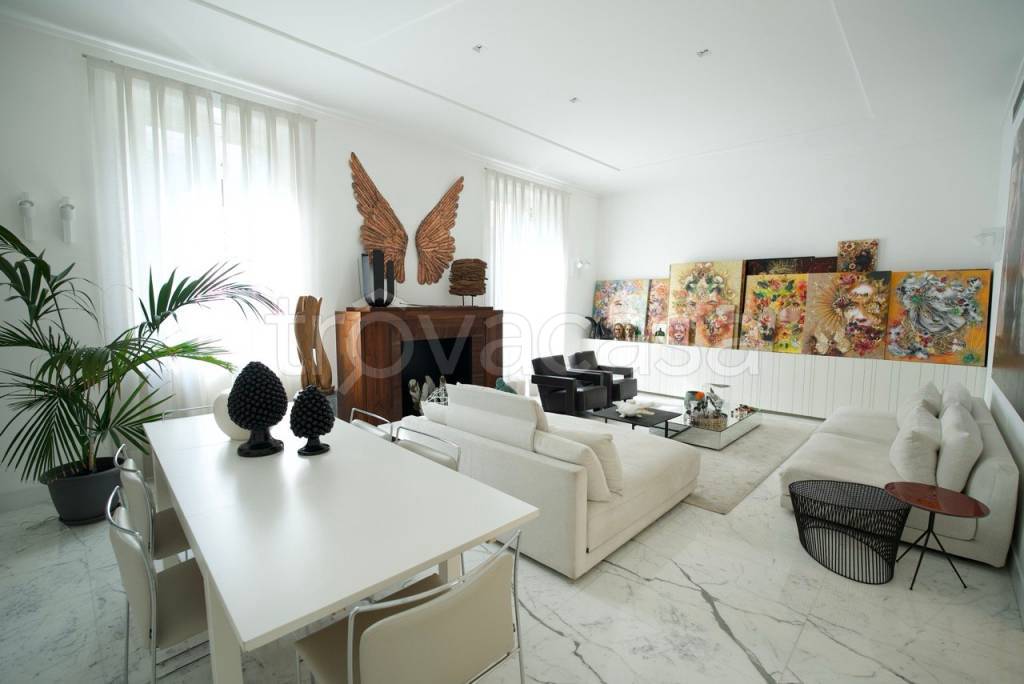 appartamento in vendita a Milano in zona Isola