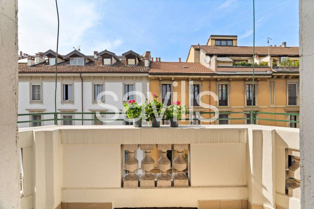 appartamento in vendita a Milano in zona Sant'Ambrogio