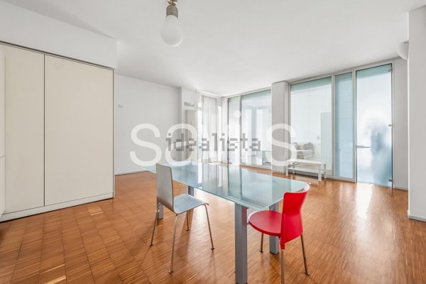 appartamento in vendita a Milano in zona Porta Garibaldi