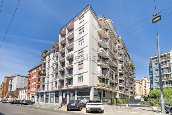 appartamento in vendita a Milano in zona Lorenteggio